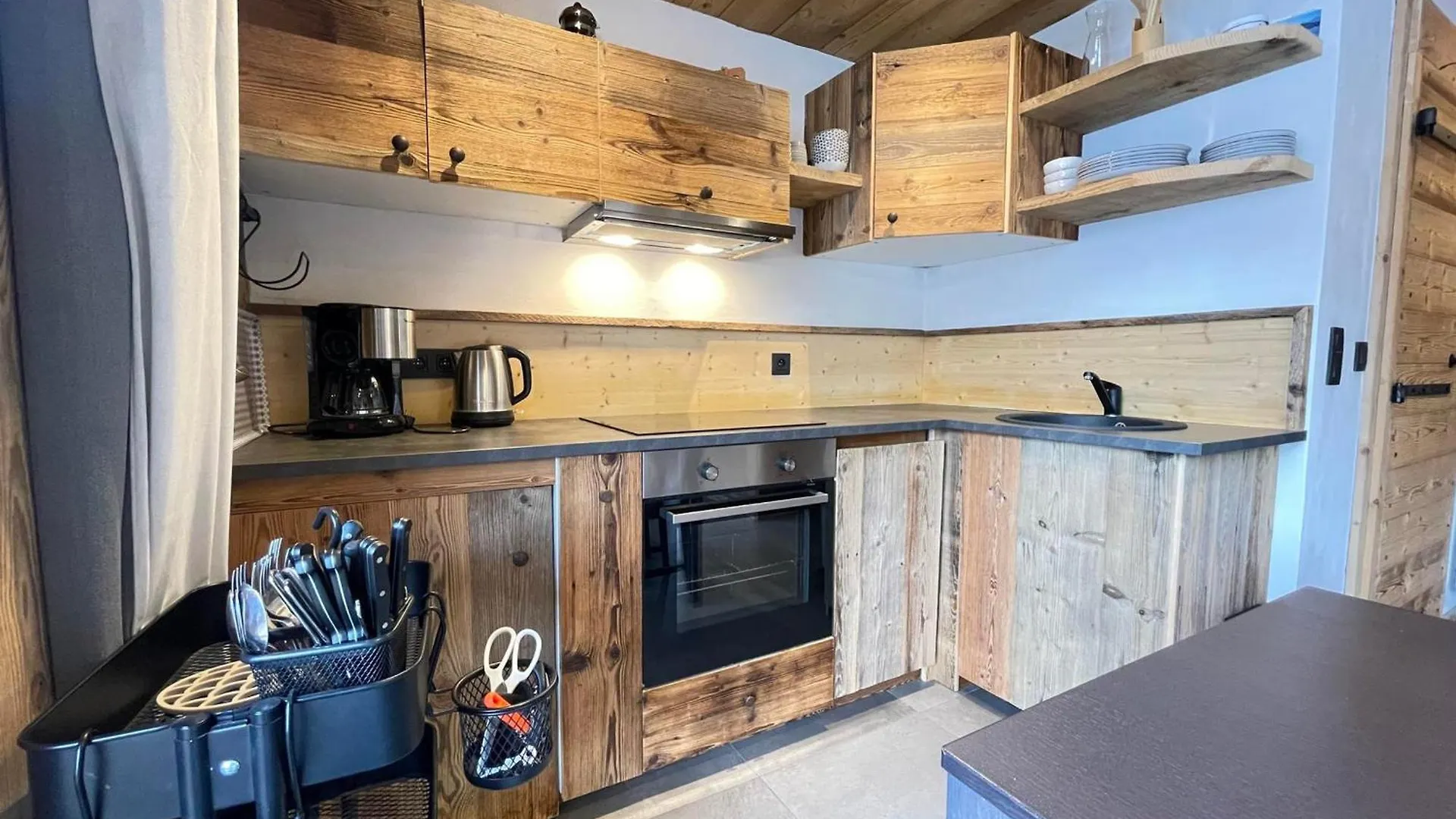 Apartment Charmant Appartement Au Pied Des Pistes Avec Wifi A Notre-Dame-De-Bellecombe - Fr-1-505-180