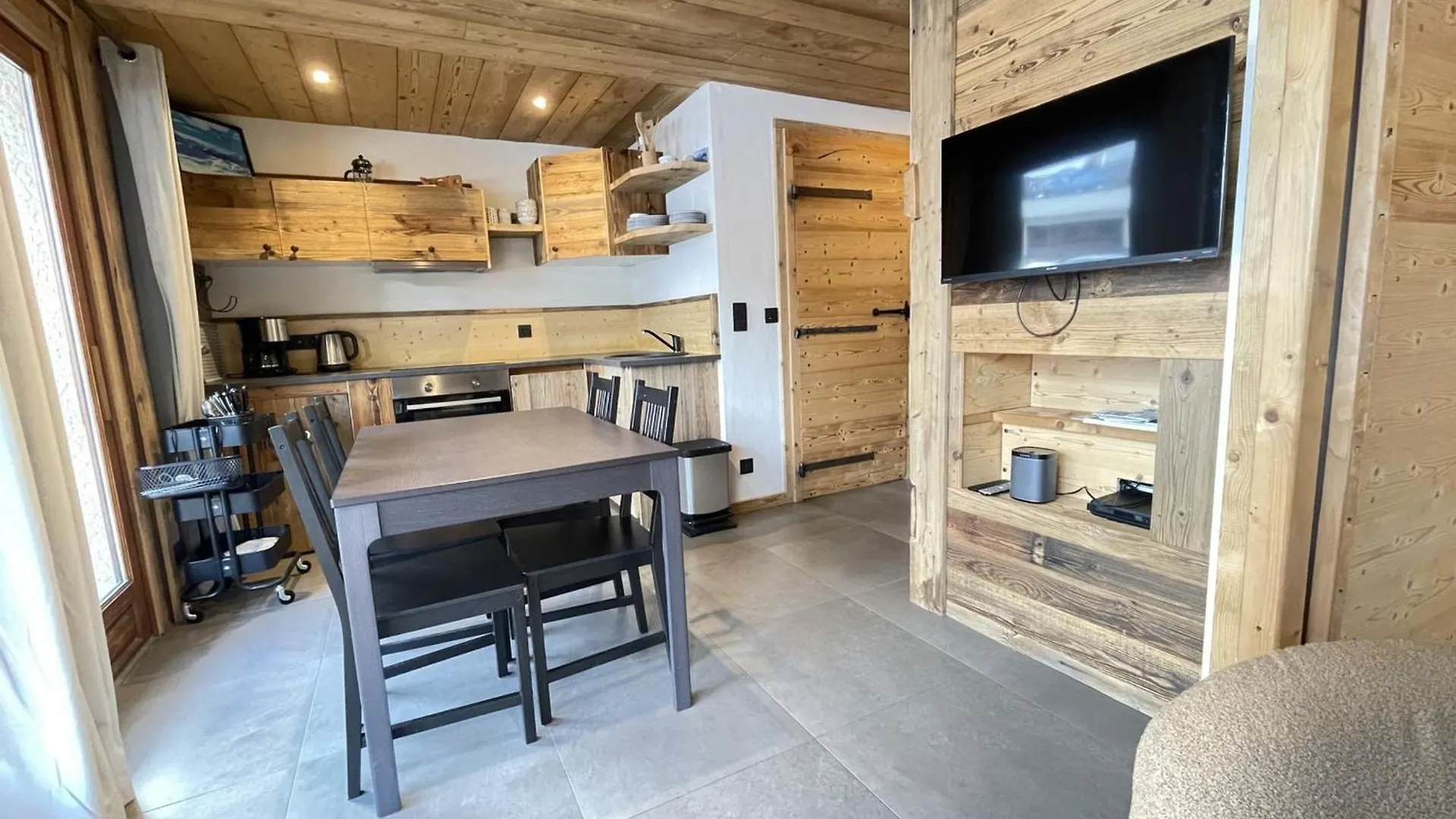 Charmant Appartement Au Pied Des Pistes Avec Wifi A Notre-Dame-De-Bellecombe - Fr-1-505-180
